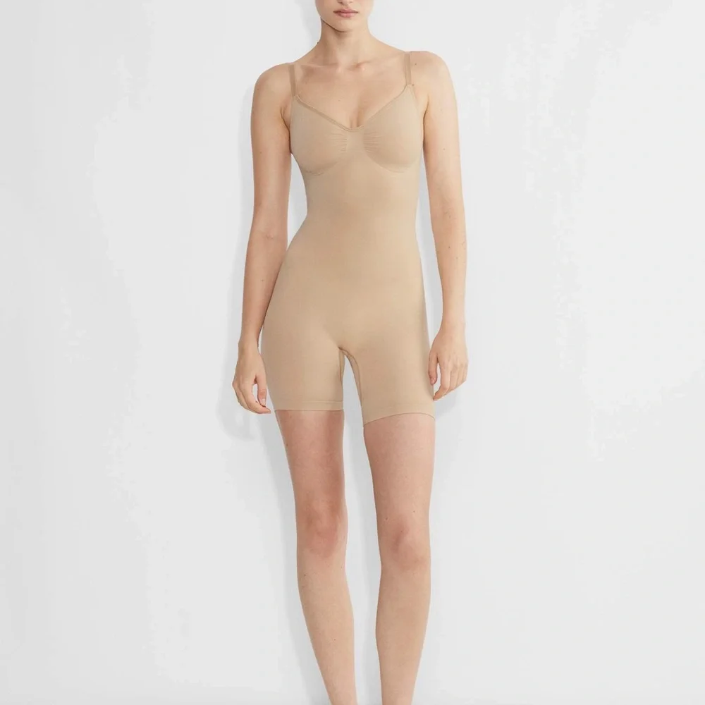Aritzia Nude Full-Body Shaping Short Bodysuit - Picture 1 of 10